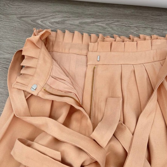 NWT - ASTR Pacific Pleated Paperbag 2.5' Inseam Shorts in Papaya - Size Small - Picture 5 of 16